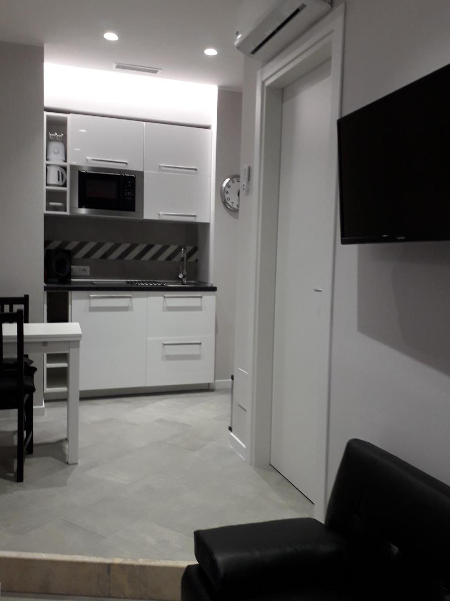 Interno 1 Ciampino Roma Luxury Apartment Con Balcone 객실 사진